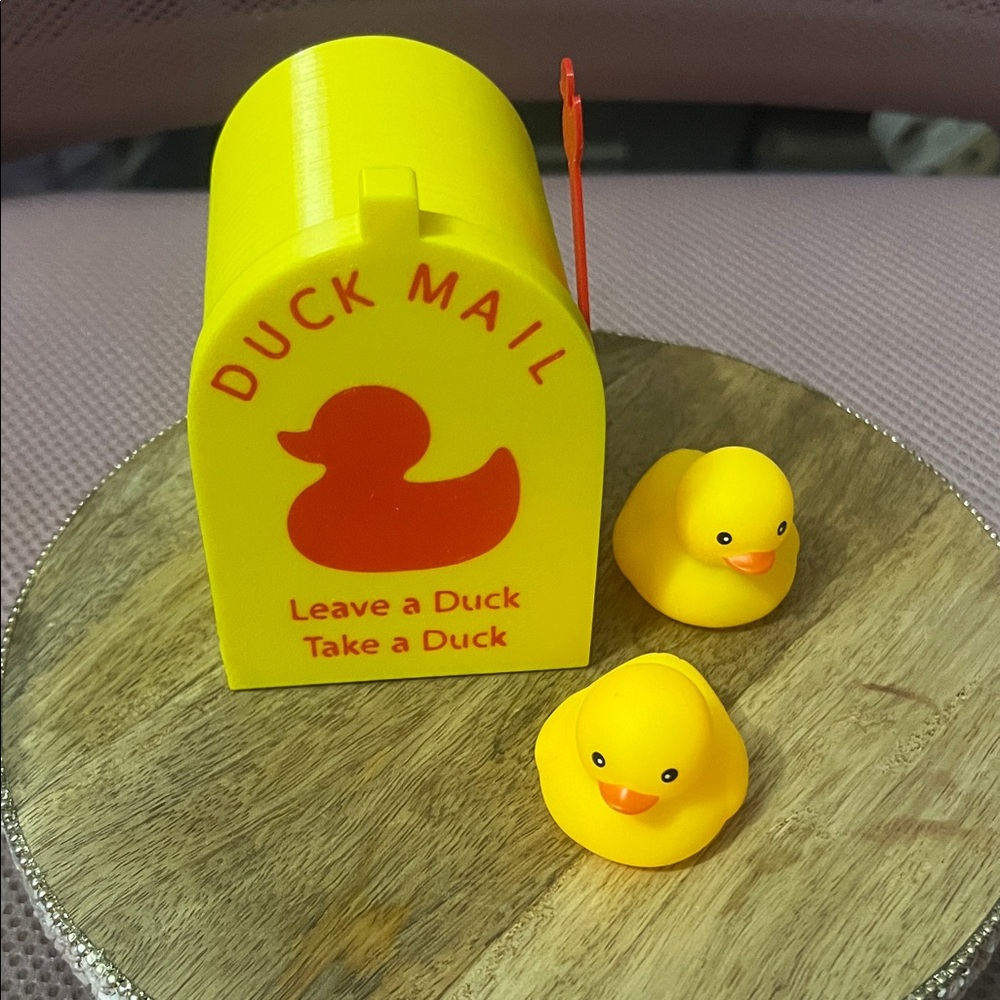 Yellow Duck Mailbox with Rubber Ducks magnetic comes with 2 rubber ducks NWT
